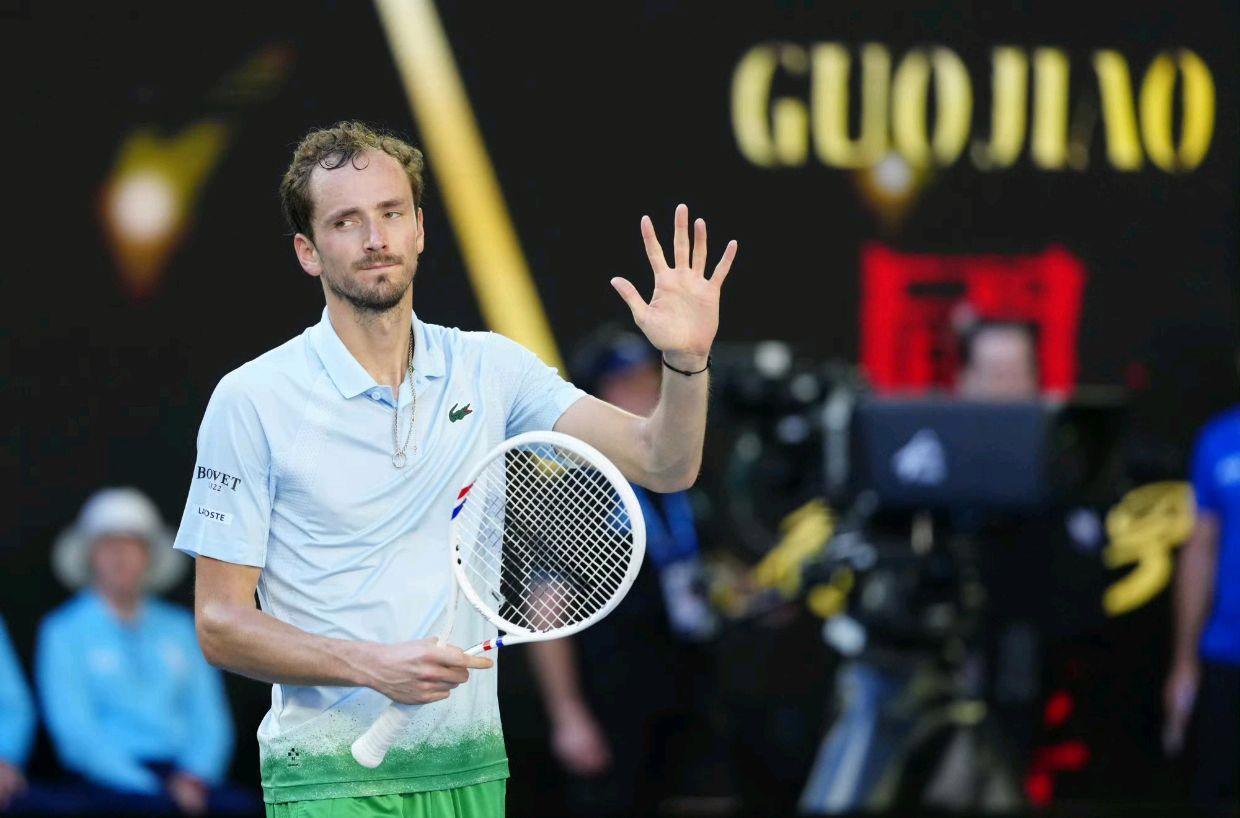 开云APP-包含世界网球队完胜美国网球队,兹维列夫完成帽子戏法的词条