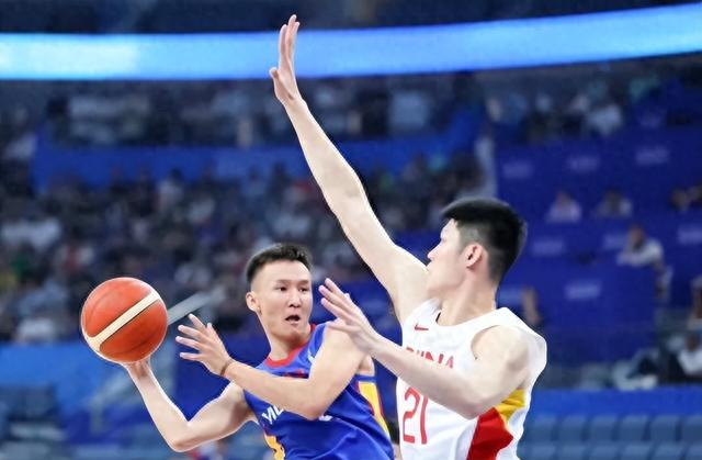 捷克男篮热身赛大胜对手,预示新赛季佳绩 捷克男篮热身赛大胜对手,预示新赛季佳绩