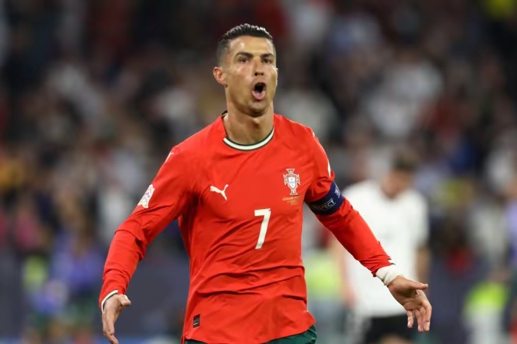 开云体育官网-葡萄牙射手表现火热,争冠杀入前八的简单介绍