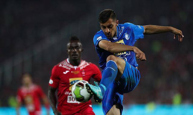 开云足球直播-包含法兰克福主教练力挺球队球风,赞扬球员拼搏精神的词条