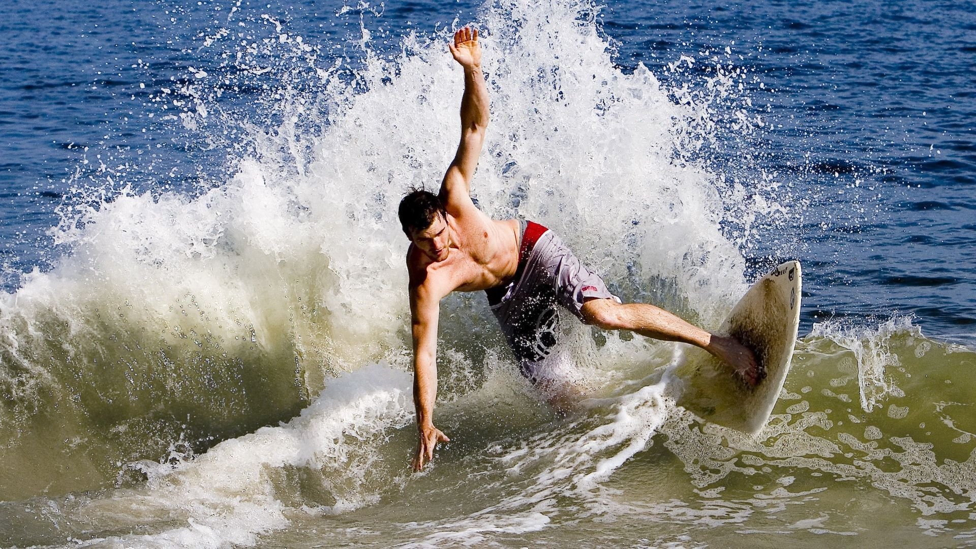 开云体育中国-从欧冠决赛到CBA淘汰赛,跨越万里的竞技启示