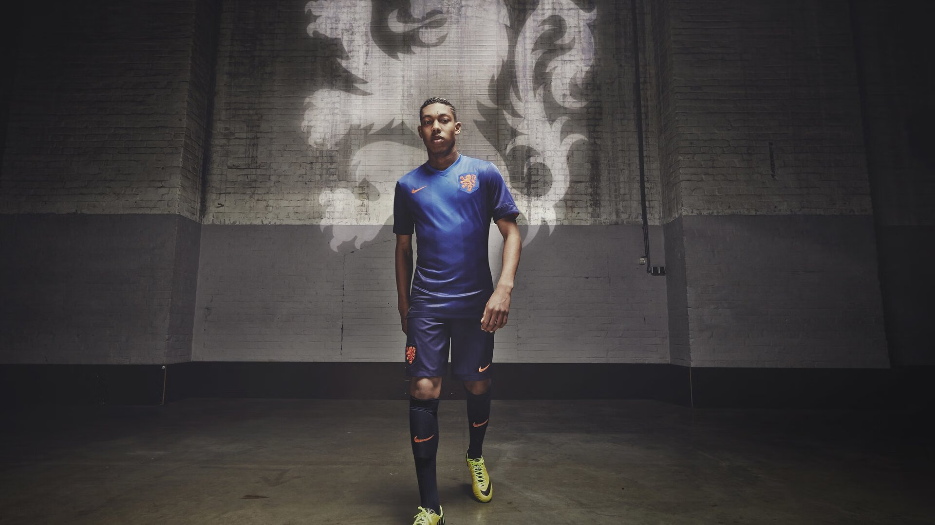 开云下载-赛道之外，当小贾伦在篮球场上复刻F1争冠夜的致命超车