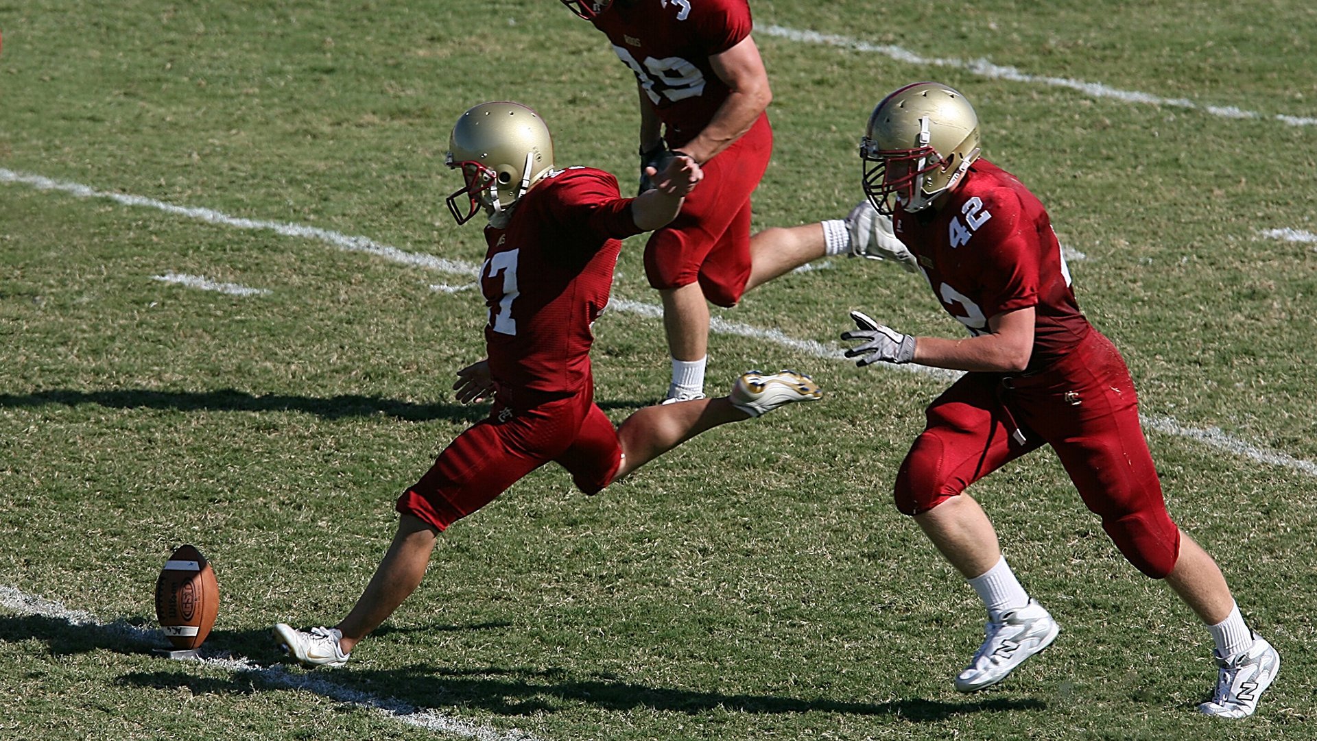 赛道之外，当小贾伦在篮球场上复刻F1争冠夜的致命超车